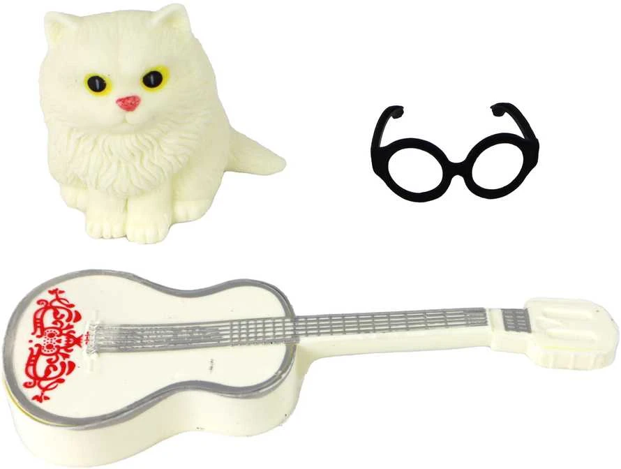 Lėlė Emily su gitara ir kačiuku