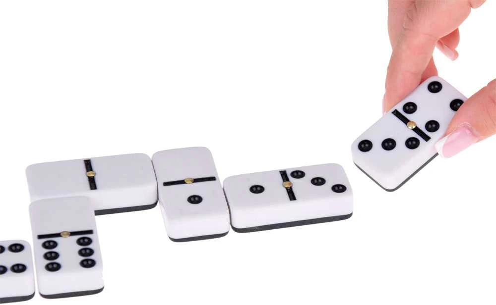 Loginis žaidimas „Domino“