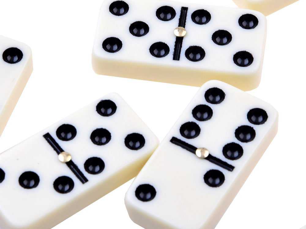 Loginis žaidimas DOMINO dėžutėje
