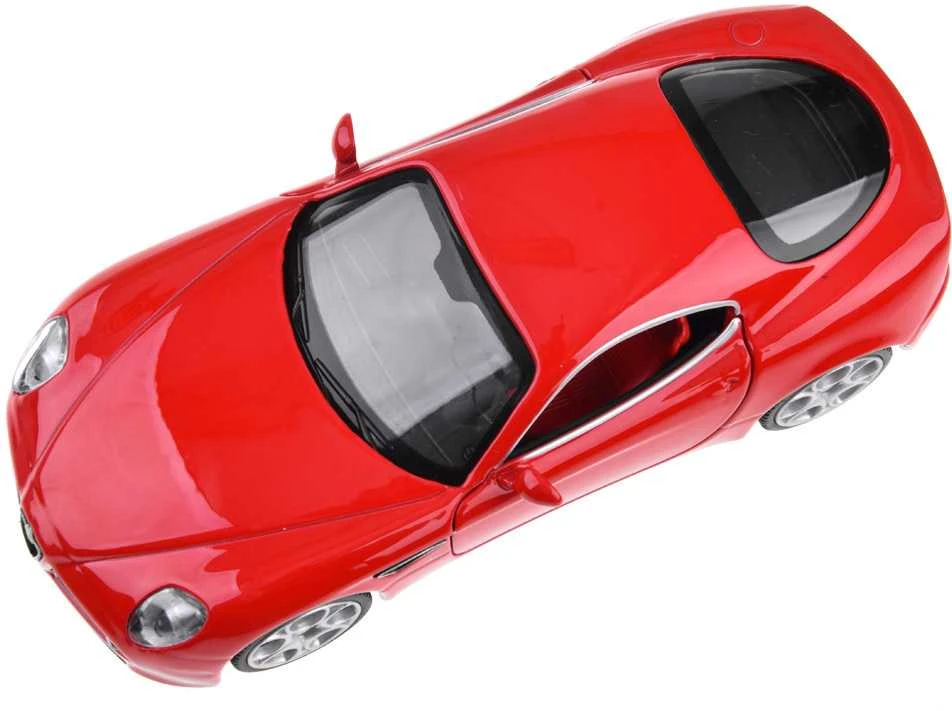 Metalinis automobilis Alfa Romeo 8C su šviesos ir garso efektais