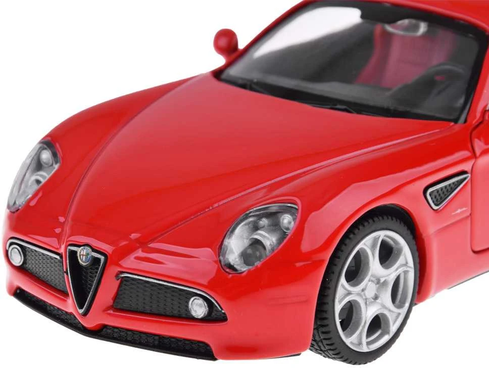 Metalinis automobilis Alfa Romeo 8C su šviesos ir garso efektais