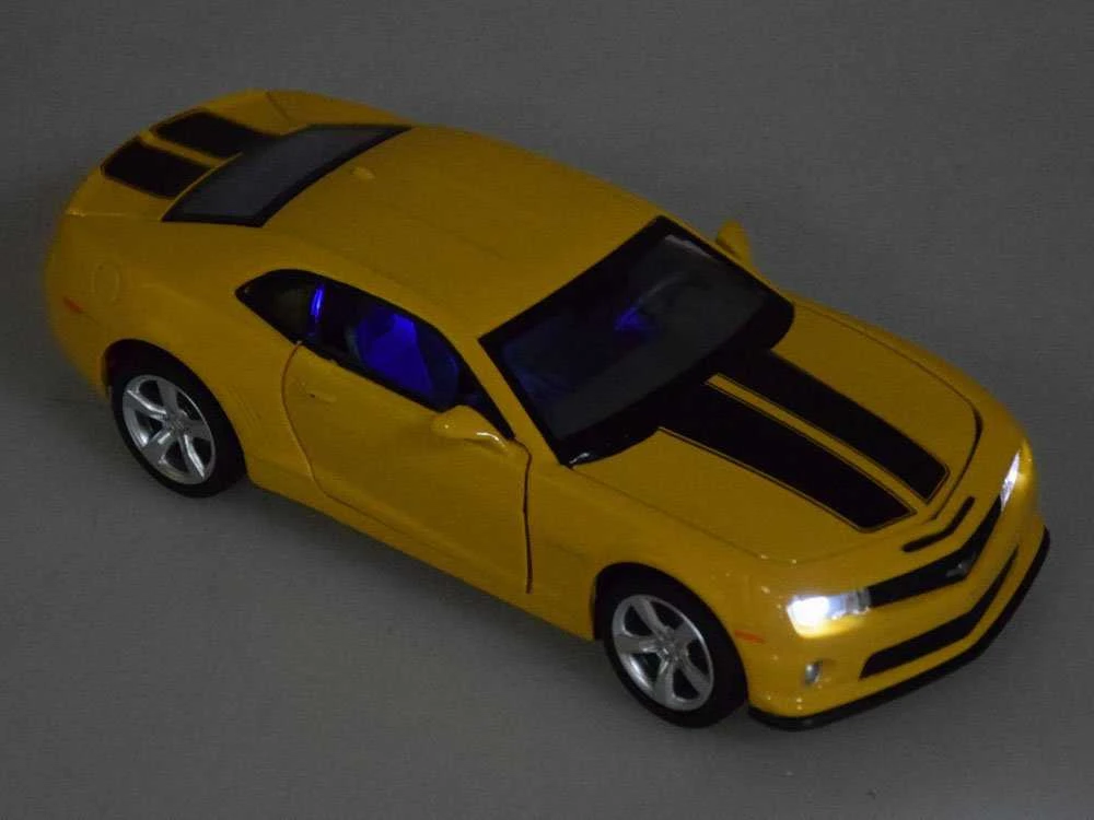 Metalinis automobilis Chevrolet Camaro SS su garso ir šviesos efektais