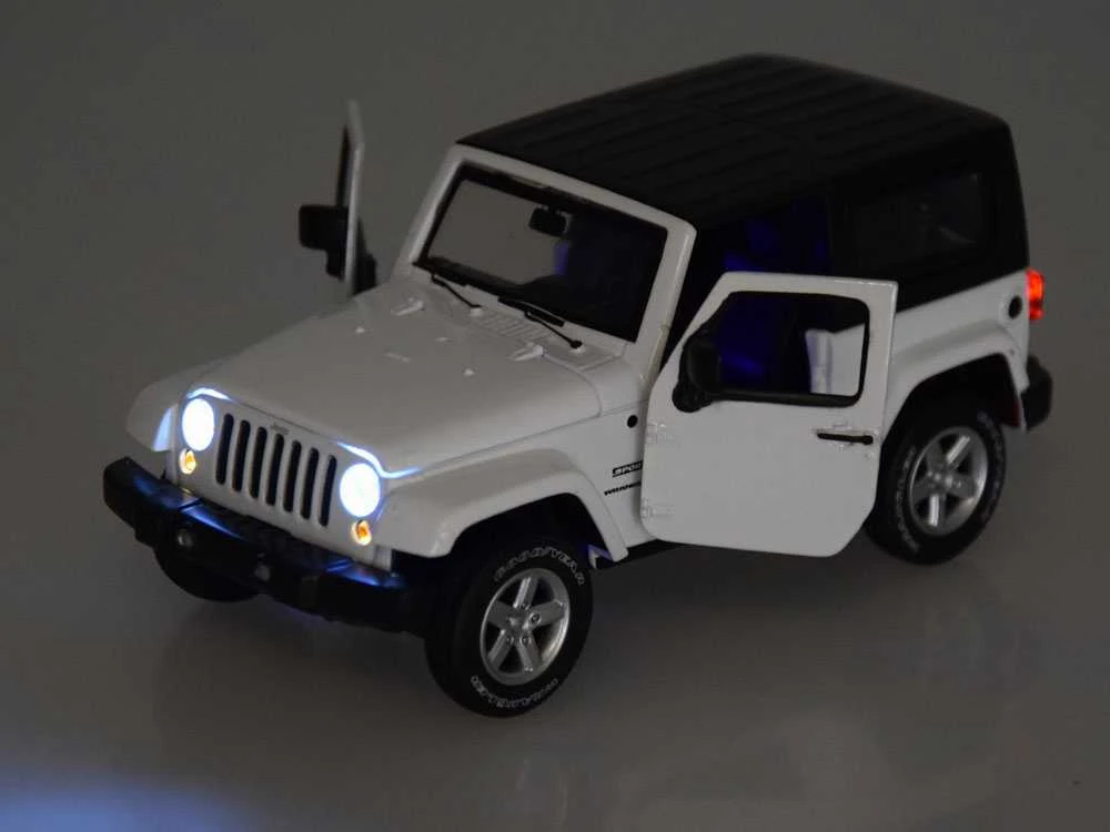 Metalinis visureigis Jeep Wrangler, baltas
