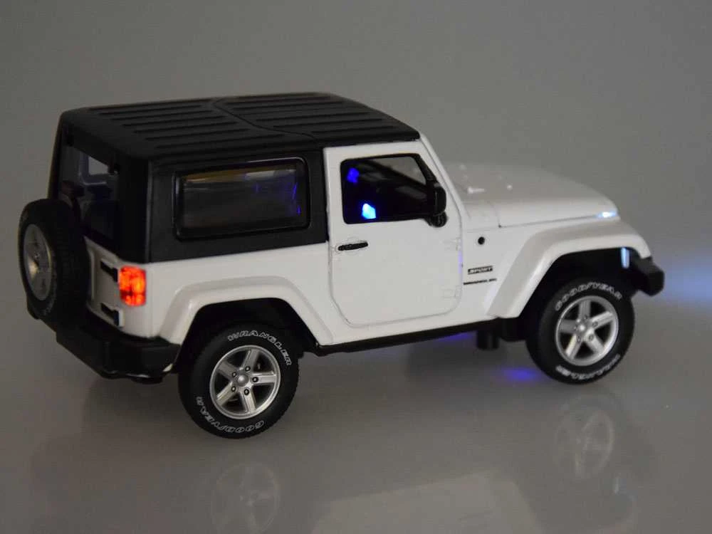 Metalinis visureigis Jeep Wrangler, baltas