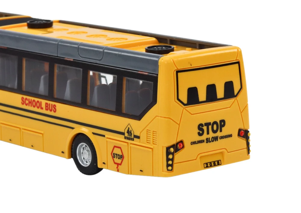 Mokyklinis autobusas su nuotolinio valdymo pultu, geltonas