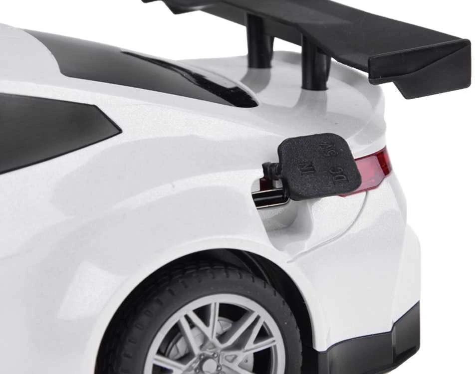 Nuotoliniu būdu valdomas elektrinis automobilis su garso ir šviesos efektais