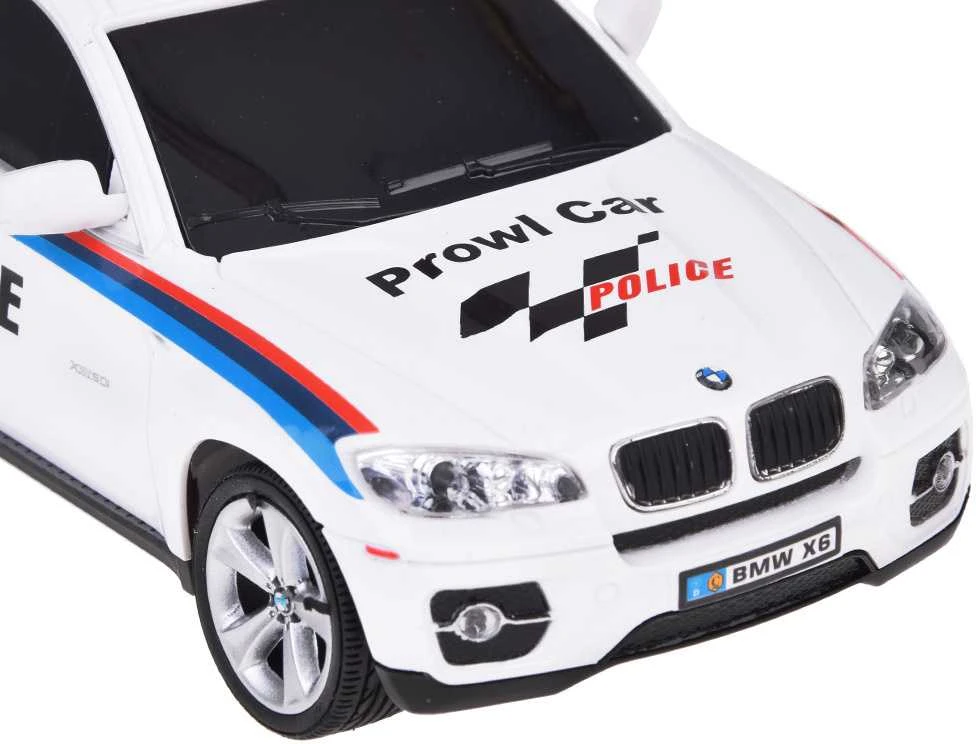 Nuotoliniu būdu valdomas policijos automobilis BMW X6, baltas