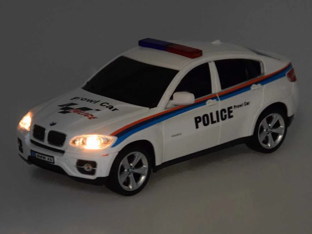 Nuotoliniu būdu valdomas policijos automobilis BMW X6, baltas