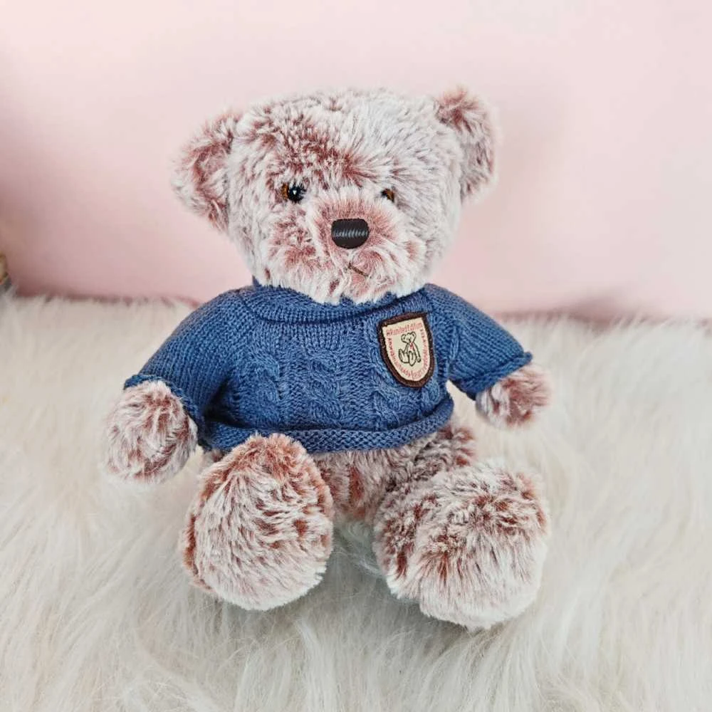 Pliušinis žaislas Meškiukas su mėlynu megztuku, 21 cm