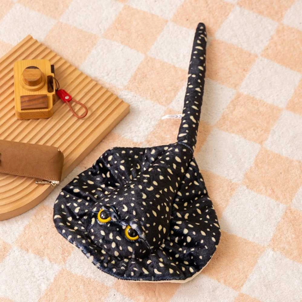 Pliušinis žaislas Raja, 50 cm, juoda su taškeliais