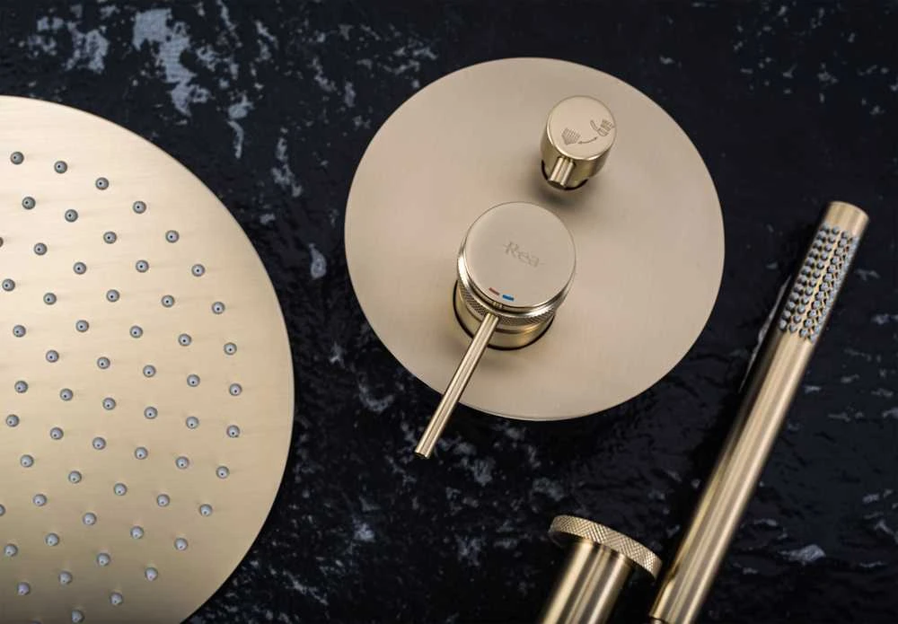 Potinkinis dušo komplektas REA Lungo Grip, Brushed Gold, + Box