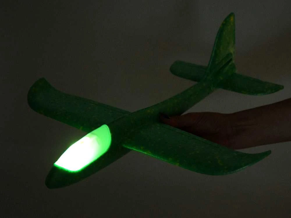 Putplasčio lėktuvas su LED apšvietimu, 1 vnt.