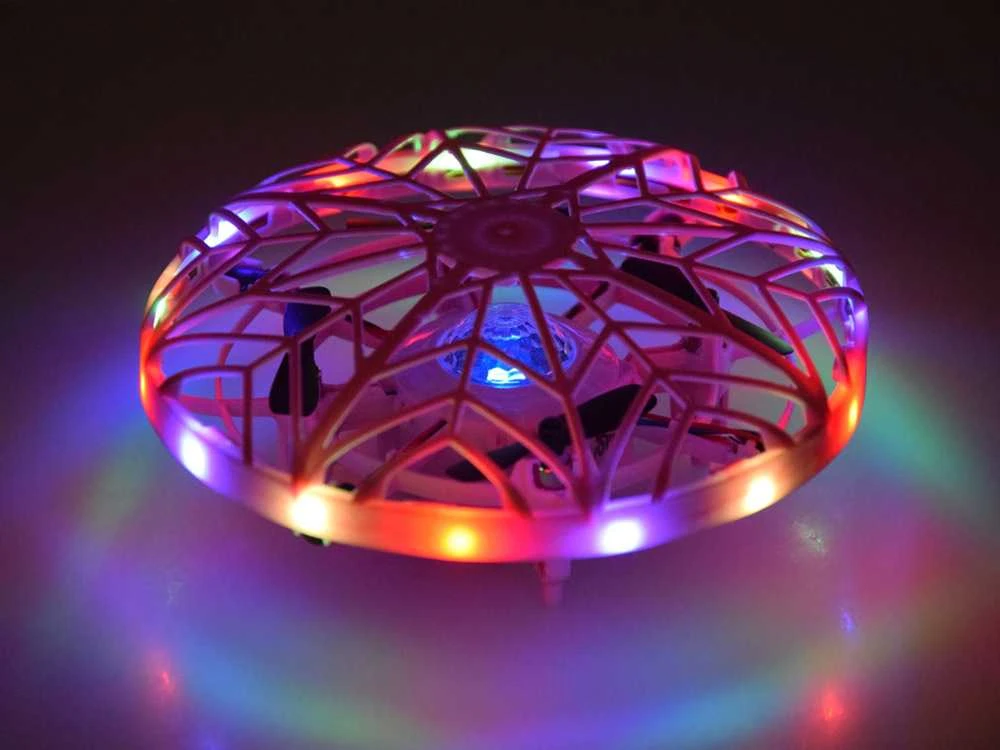Skraidantis disko formos dronas su LED apšvietimu