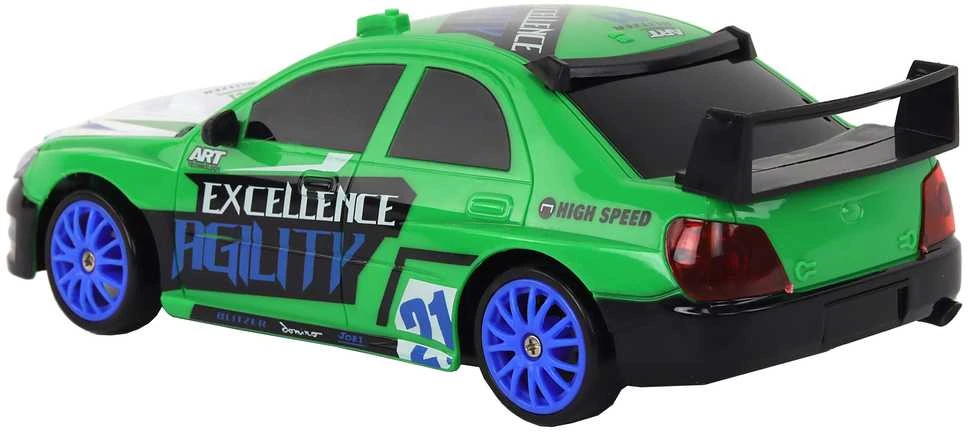 Sportinis automobilis su nuotolinio valdymo pultu, žalias