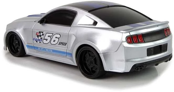 Sportinis automobilis su nuotolinio valdymo pultu