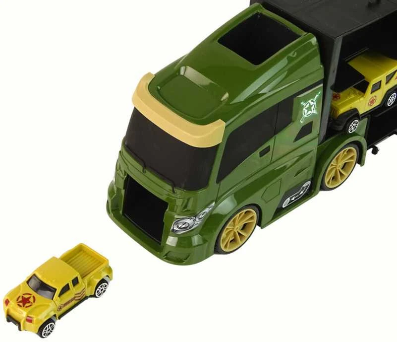 Sunkvežimis autovežis su priedais, žalias