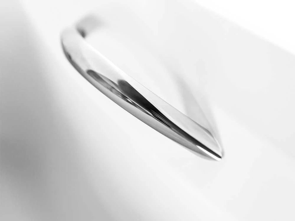 Vonia Besco Aria Plus, 140 x 70 cm, su rankenėlėmis ir rifliuota juoda apdaila