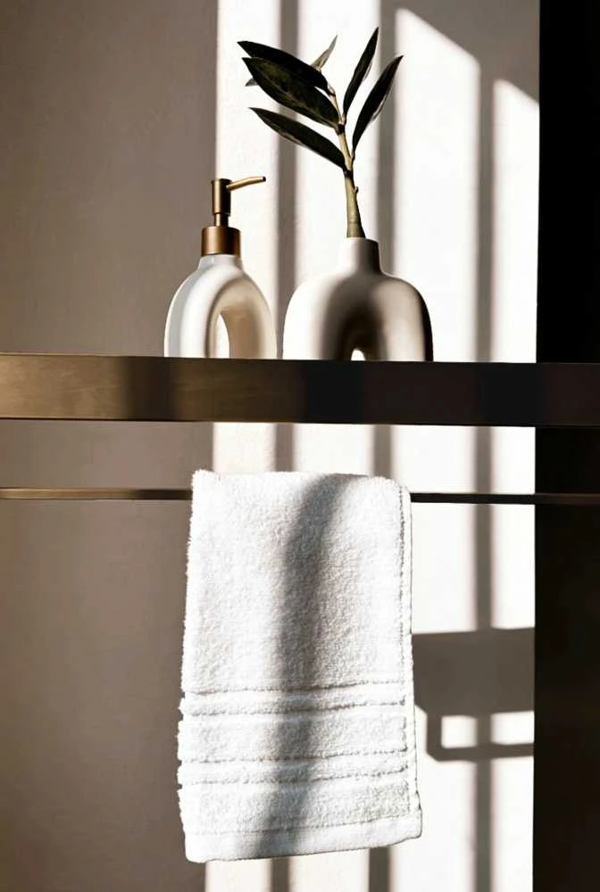 Vonios kambario lentynėlė su rankšluosčių kabykla Rea SF01, 60 cm, Gold brushed