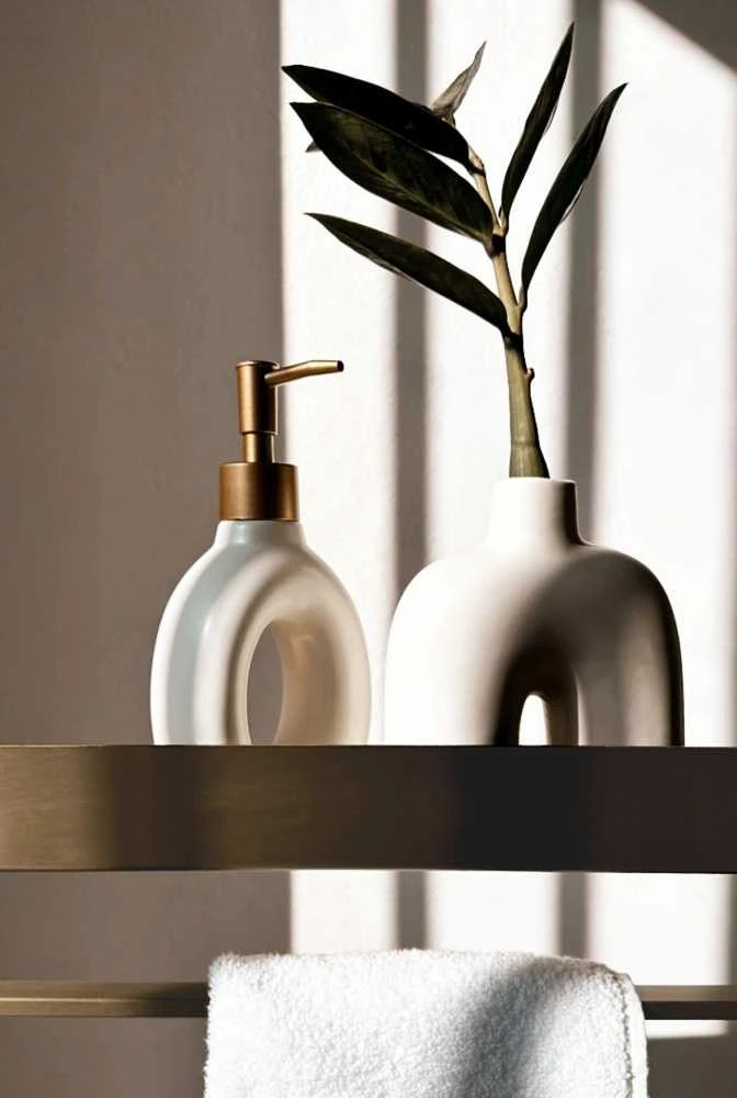 Vonios kambario lentynėlė su rankšluosčių kabykla Rea SF01, 45 cm, Gold brushed
