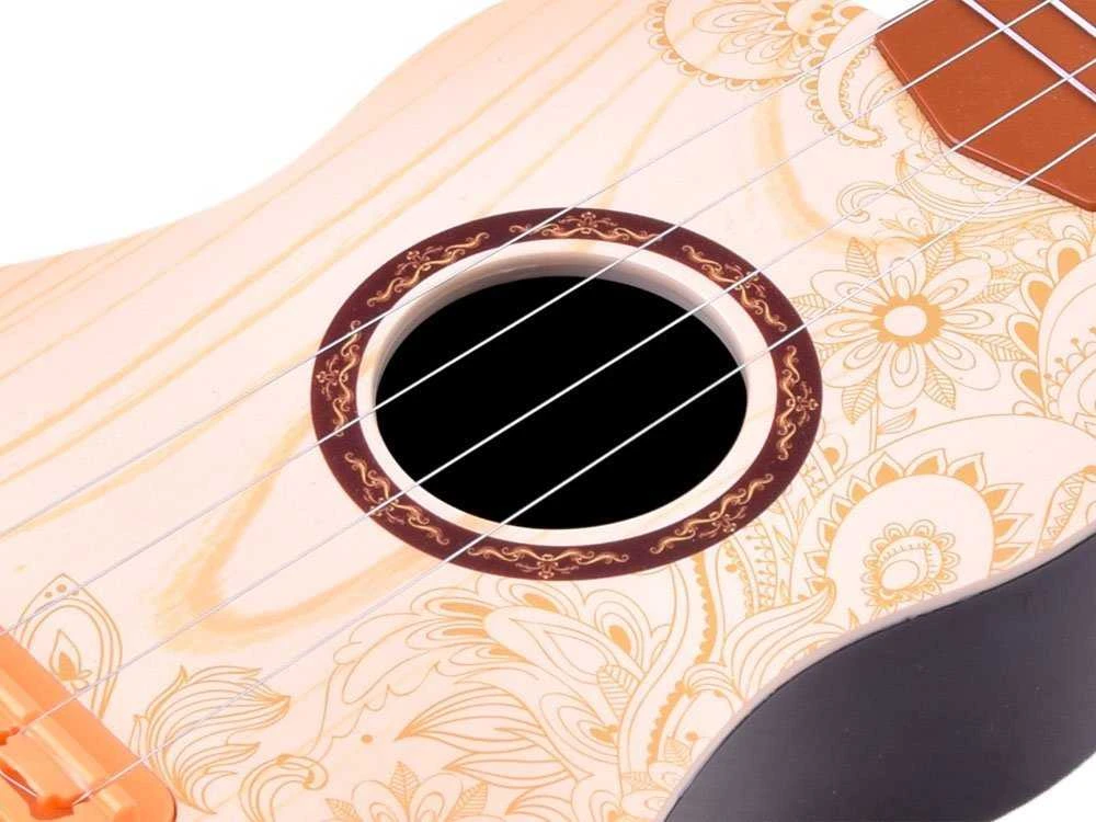 Žaislinė gitara su metalinėmis stygomis ir mediatoriumi, šviesi