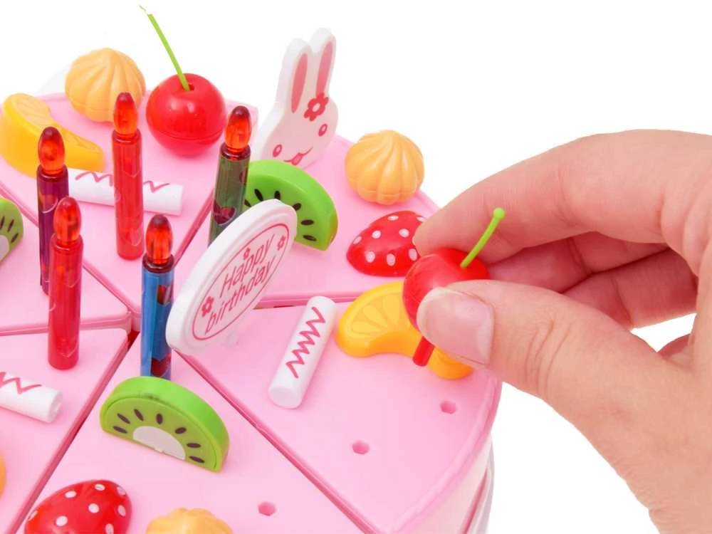 Žaislinis gimtadienio tortas su priedais