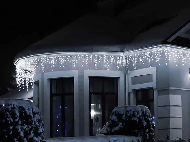 Blue Kalėdinė girlianda - varvekliai 12 m, ŠALTAI BALTA. 300 LED su Mėlynas FLASH funkcija