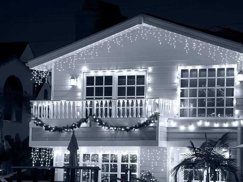 Kalėdinė girlianda - varvekliai 12 m, ŠALTAI BALTA. 300LED