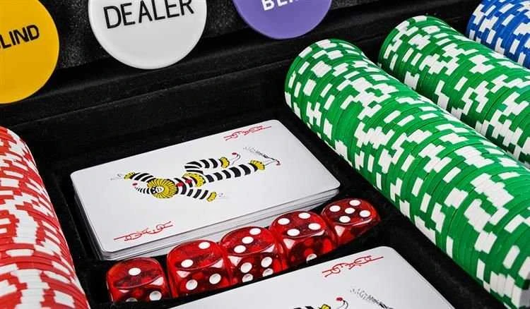 Pokerio žetonų rinkinys lagaminėlyje, 500 žetonų. PREMIUM