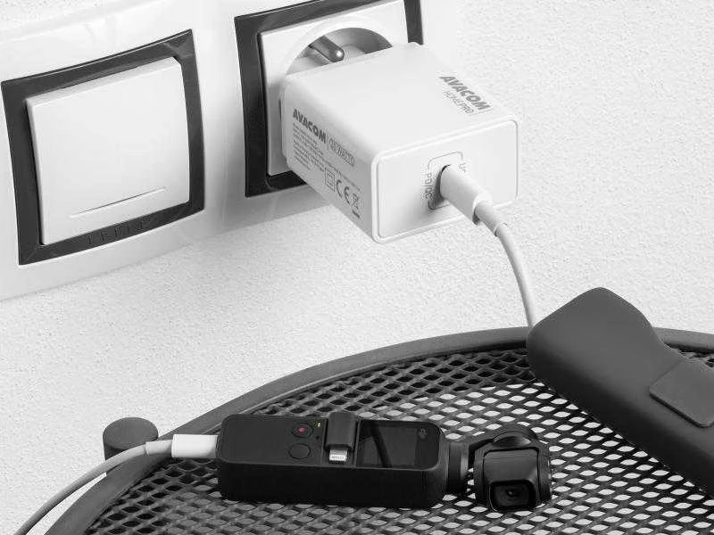 AVACOM HOMEPRO SIENINIS ĮKROVIKLIS SU MAITINIMO PRISTATYMU