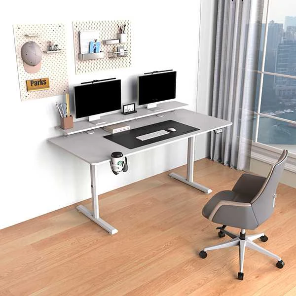 ULTRADESK HIGHLANDER XXL Baltas Biurko su elektryczną regulacją aukščio su laikikliu ausinės i kable 160X70 cm, balta