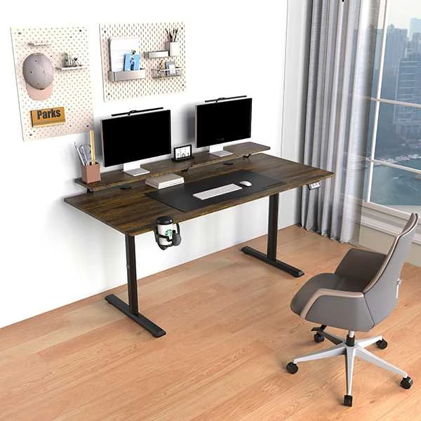 Reguliuojamas stalas Ultradesk Highlander su darbo vietos įranga