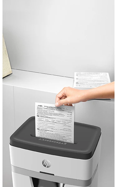 Hewlett Packard (HP) HP ONESHRED 12MC dokumentų smulkintuvas, mikropjovimas, P-5, 12 kortelių, 25l, šviesiai pilkas