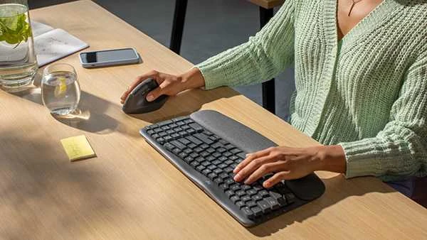 Klaviatūra Logitech WAVE KEYSERGONOMIC KB GRAPHITE - CZE-SKY 2.4GHZ/BT INTNL-973 UNIV