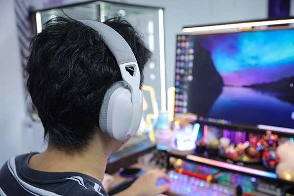 Marvo Pulz 70W WH belaidės žaidimų RGB ausinės (Baltos)