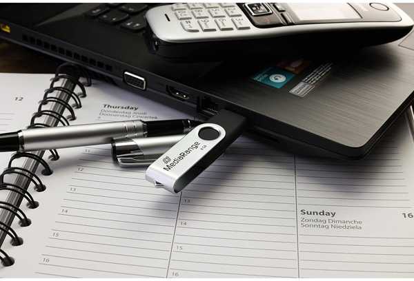 STICK 8GB USB 2.0 MediaRange swing Blister