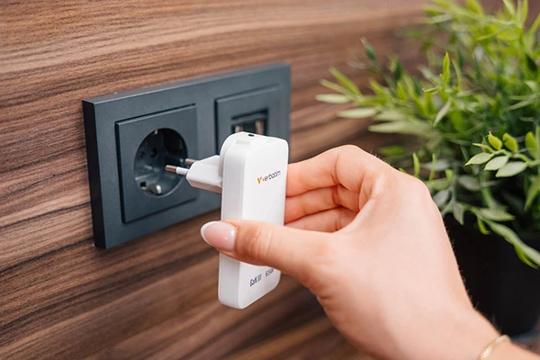 Nabíječka Essentials Slim, Įkroviklis jungiama į tinklą GaN USB-C1 PD 3.0 , USB-C2 PD 3.0, balta, 65W