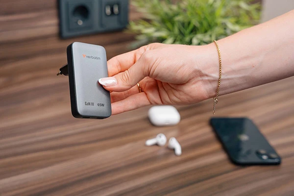 Nabíječka Essentials Slim, Įkroviklis jungiama į tinklą GaN USB-C1 PD 3.0 , USB-C2 PD 3.0, pilka, 65W