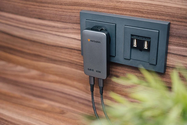 Nabíječka Essentials Slim, Įkroviklis jungiama į tinklą GaN USB-C1 PD 3.0 , USB-C2 PD 3.0, pilka, 65W