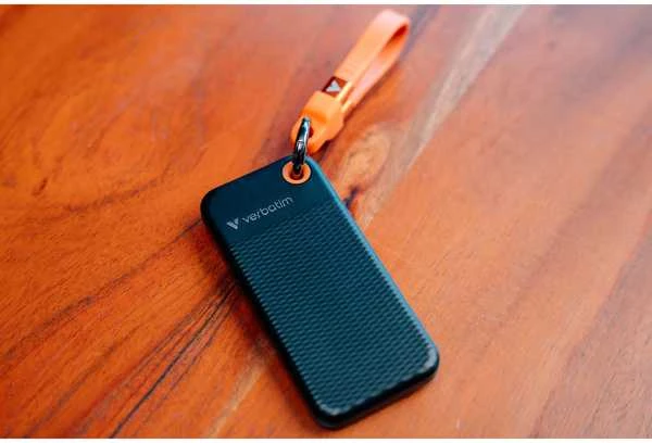 Kietasis diskas Verbatim diskas SSD 2TB - raktų pakabukas su laidu USB 3.2 gen.2 juodos ir oranžinės spalvos 32197