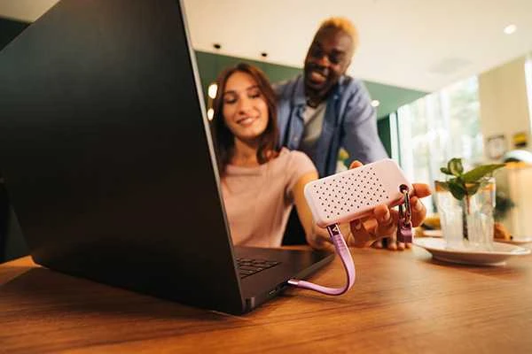 Kietasis diskas Dysk Zewnętrzny Verbatim Pocket SSD 1TB USB-C 3.2 gen.2 balta-violetinė 32322