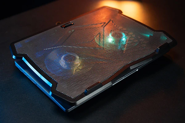 Stojak pod notebook, CP2020, su pašvietimu, su wiatrakiem, juoda, Meetion