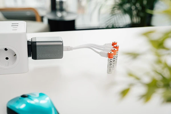 Verbatim Akumulatorki litowa akumulatorki su USB-C AAA, 4-pack, Kabelis 4x USB-C