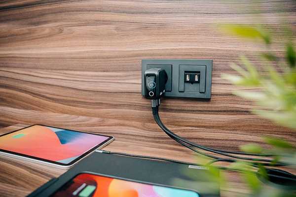 „Verbatim“, „Mini GaN“ įkroviklis su ekranu ir laidu, 2 x USB-C / 1 x USB-A, pilkas, 65 W, keičiami ES, JK, JAV kištukai