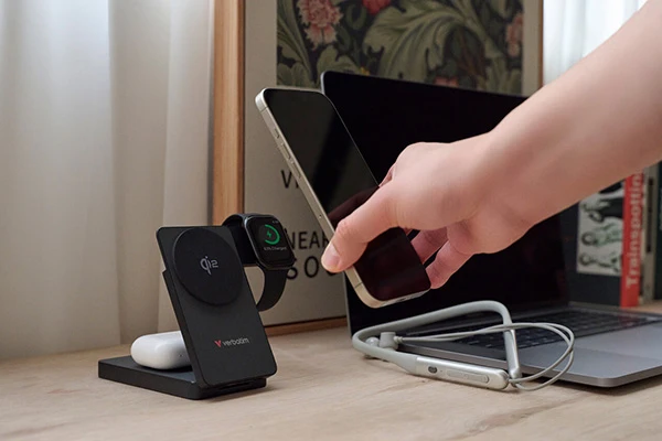 „Verbatim Charge ‘n’ Go Qi2 3-in-1“ magnetinė belaidė išorinė baterija, 5000 mAh, USB-C, Pilkas