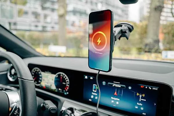 „Verbatim CND-02“ magnetinis belaidis automobilinis įkroviklis, įkrovimo stotelė, Qi2, juodas