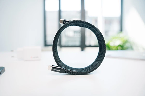 Verbatim USB-C laidas USB C (M) - USB C (M), 100 W, 2 m, magnetinis, juodas, dėžutėje, 32410