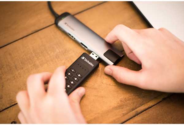 „Verbatim“ USB atmintinė, USB 3.0, 32 GB, saugi klaviatūra, juoda, 49427, 256 bitų AES šifravimas, LED USB A jungtis