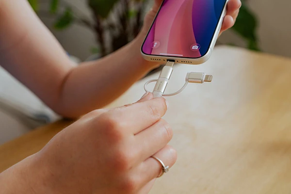 „Verbatim Sync“ įkrovimo jungtis, USB-A į „Micro-B“, USB-C, „Lightning“ jungtis, 18 W, baltas 32394