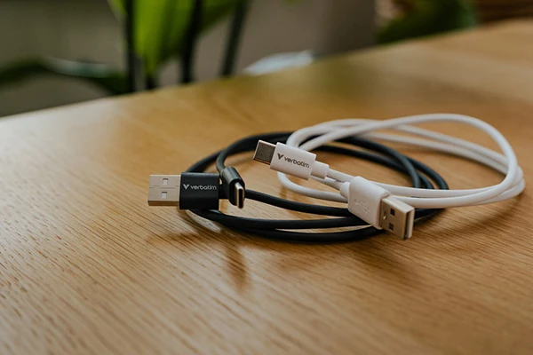 Verbatim Sync & Charge USB-C į A essentials 18W Kabelis juodos spalvos / baltos spalvos 2 vnt. 32393