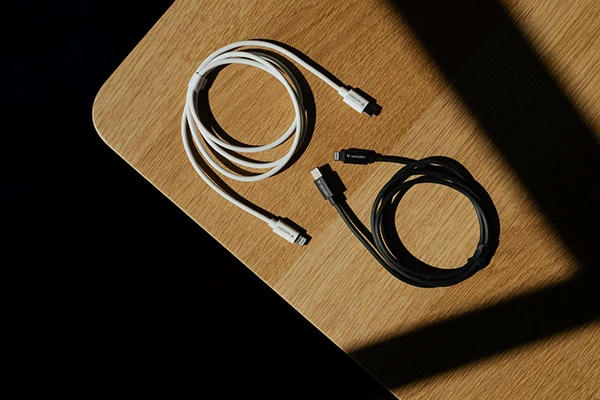 Verbatim Sync & Charge USB-C į Lightning essentials 27W kabelis juodos / baltos spalvos, 2 vnt. 32392